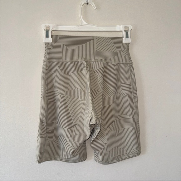 Gymshark Elevate Cycling Shorts Beige Small - Picture 2 of 4
